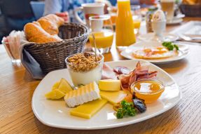 Breakfast &amp; Brunch