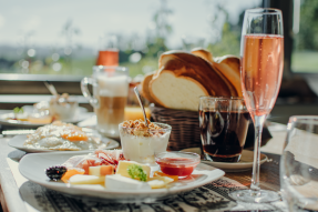 Breakfast &amp; Brunch