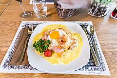 Chäsi-Rösti mit Raclettekäse überbacken